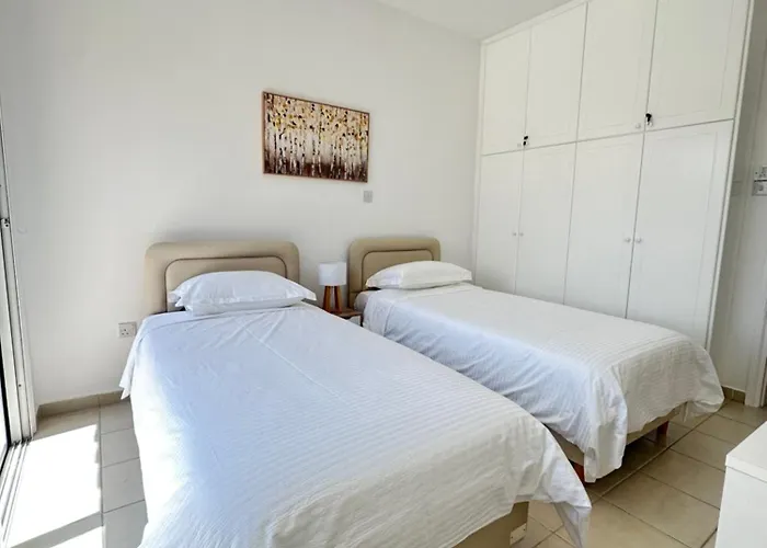 Two Bedroom Marsefino Amazing Townhouse-Apartment